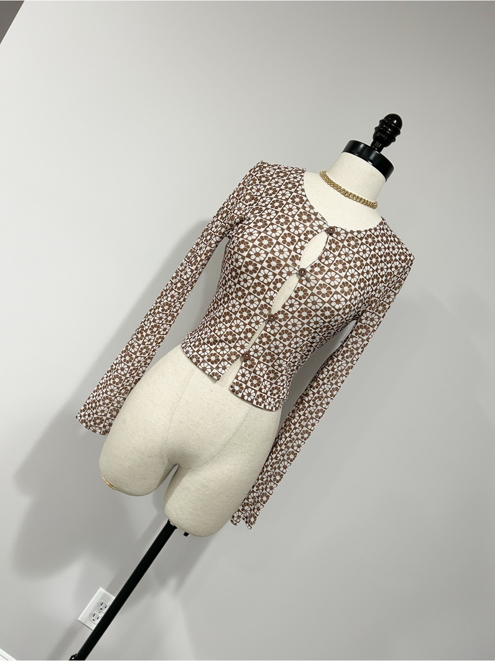 Rue21 Brown & White Patterned Long Sleeve Crop Top